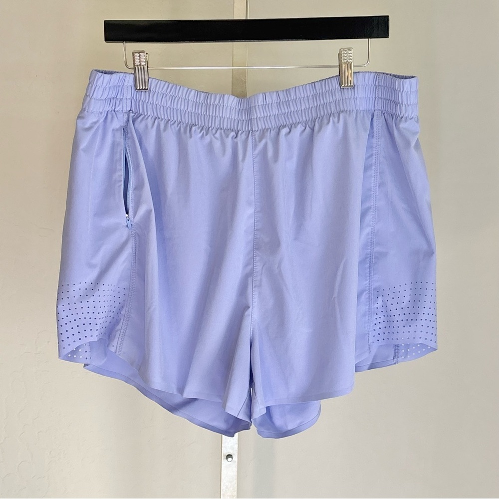 Athleta Hustle 3 inch Vented Athletic Shorts in Purple, Size 1X